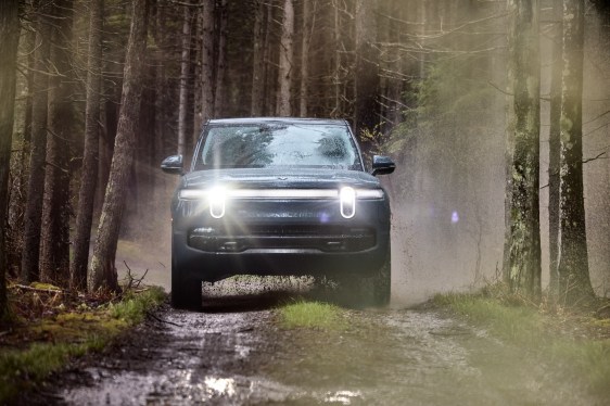 rivian next-gen-r1-outside-drive